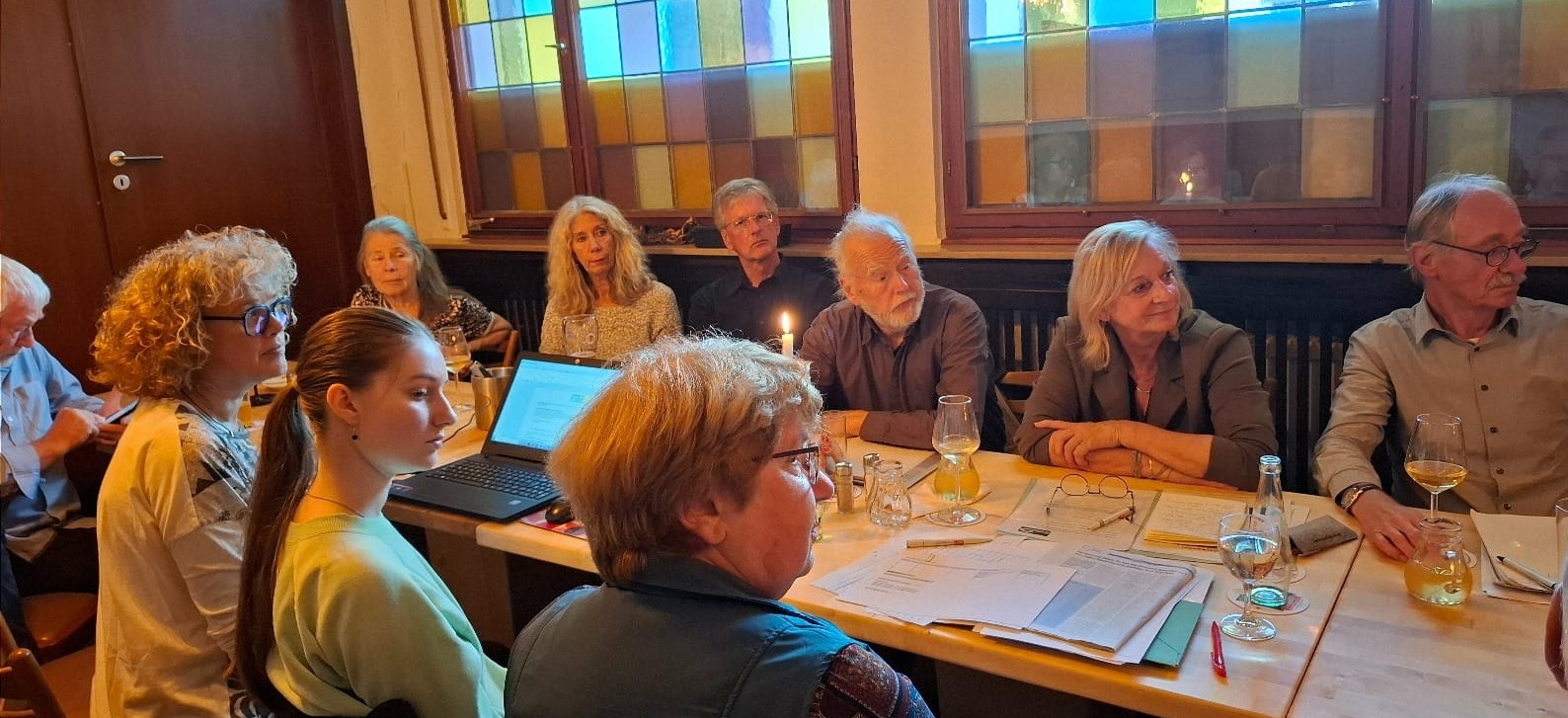Gut besetzt war das Offene Treffen von BÜNDNIS 90-DIE GRÜNEN Niederkassel am 4.7.24 in der Gaststätte Zur Möhn. Foto Norbert Lukas
